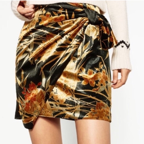 Zara Dresses & Skirts - Zara Basics Velvet Floral Mini Skirt X-Small